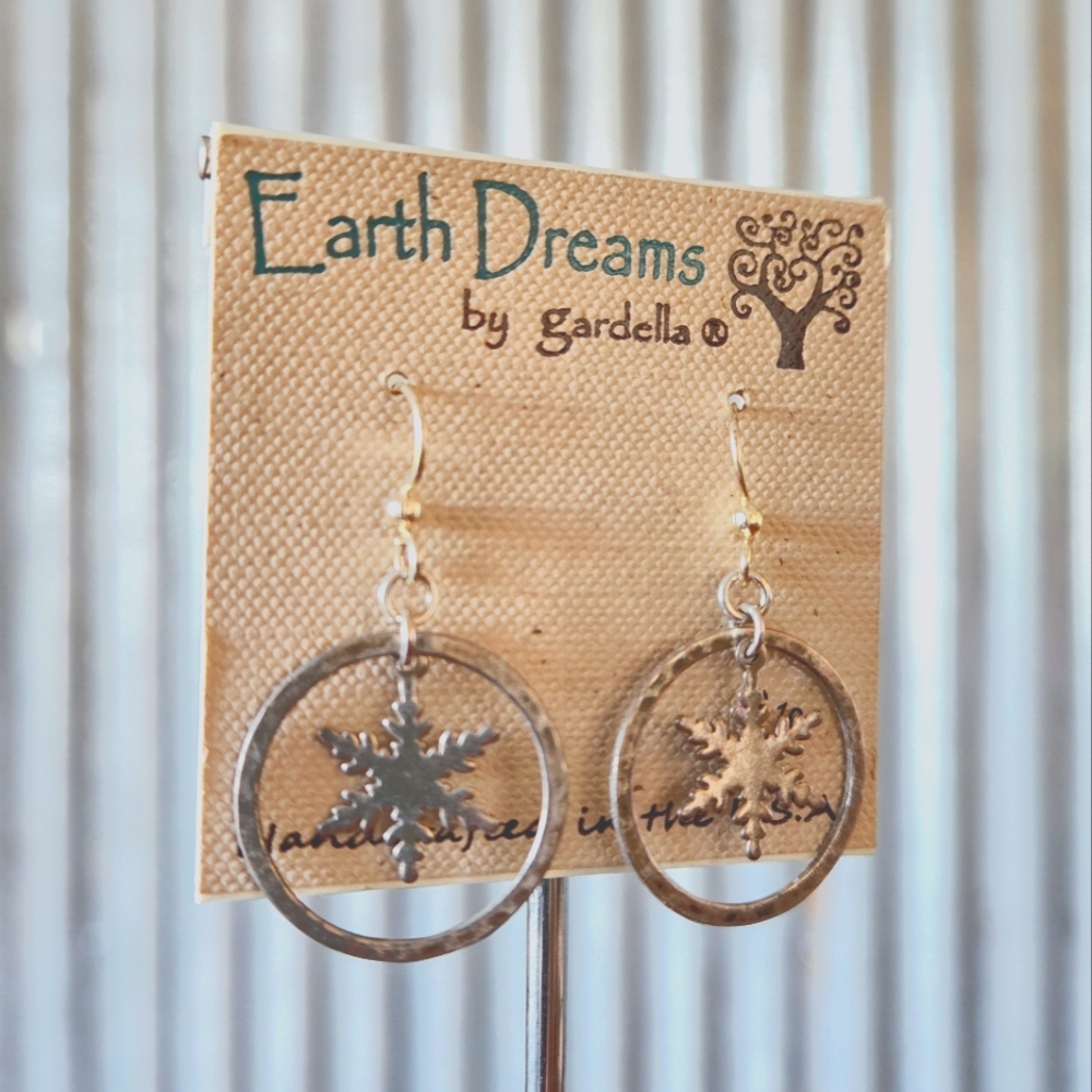 NWT Earth Dreams by Gardella Snowflake Dangle Drop Earrings Silver